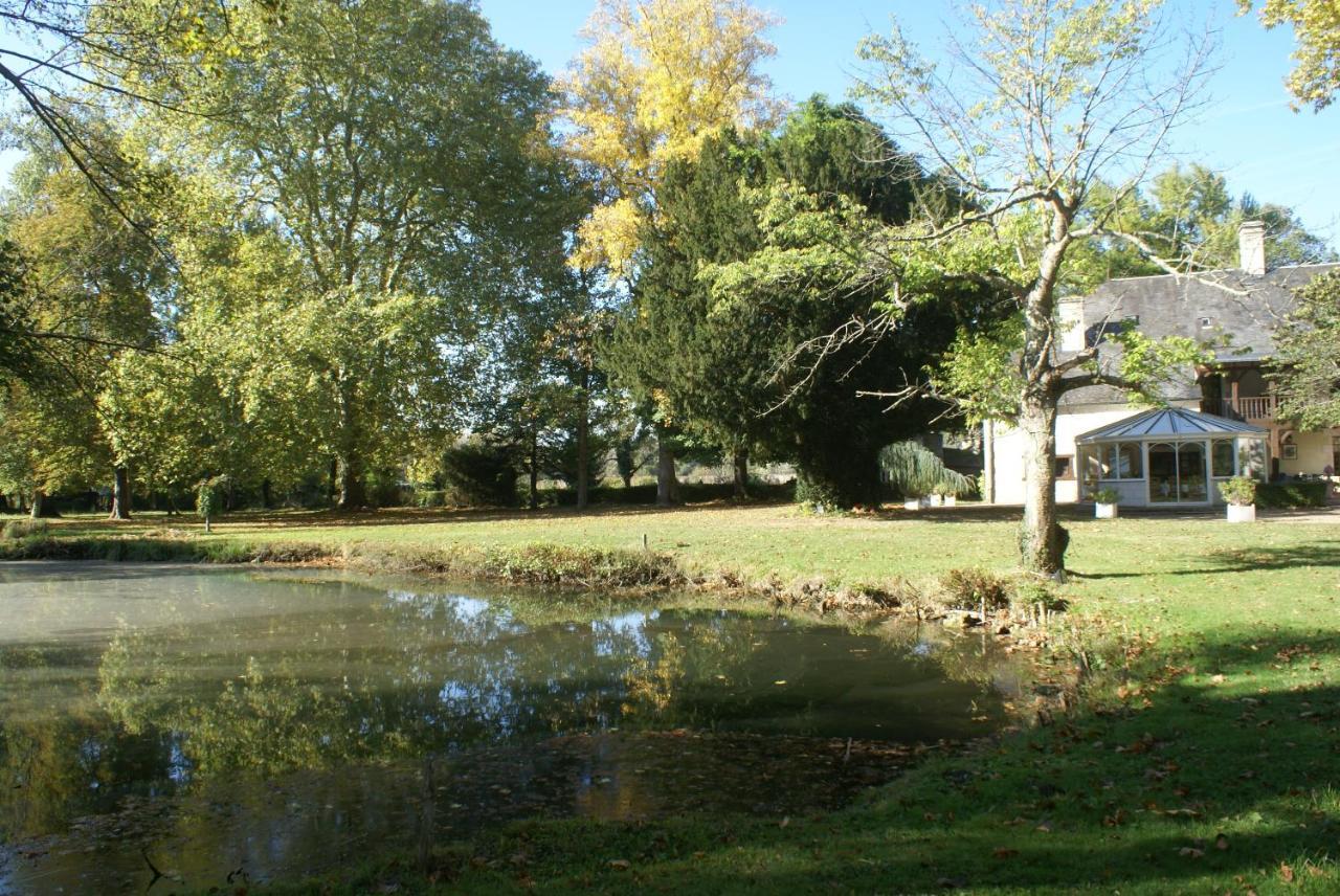 Hostellerie Du Chateau De L'Isle La Croix-en-Touraine Exterior foto